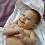 KIT COUTURE SOLIDAIRE : réalisez une CAPE DE BAIN POUR BEBE. Recevez un colis complet (tissus + tutoriel en ligne + notice + assistance)  